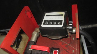 Полицията задържа баща и син заради нелегална бензиностанция До разкриването