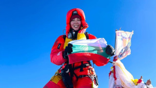 Силвия Аздреева е не само първата българка направила последователно изкачване