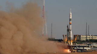 Союз TMA-06M с екипаж от трима души успешно се насочи към МКС 