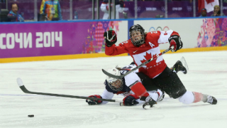Русия и Финландия на полуфинал на световното по хокей за жени