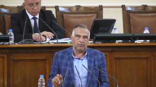 Депутатът от БСП Антон Кутев от трибуната на Народното събрание