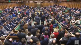 Парламентът на Великобритания с важна стъпка към Брекзит Камарата на