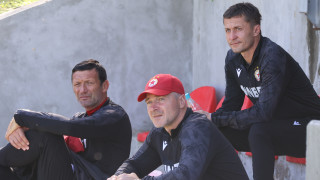 Наставникът на ЦСКА Саша Илич говори пред журналистите след