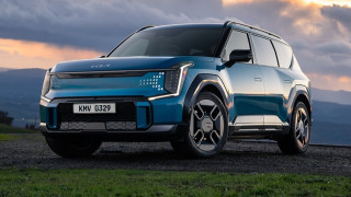 Обичайно в света на автомобилите годината стартира по един много