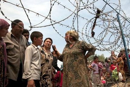 Жени и деца бягат от Киргизстан