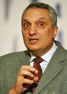 Костов брани управлението си