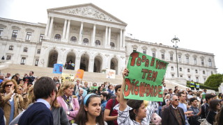 Парламентът на Португалия отхвърли законопроект за узаконяване на евтаназията в