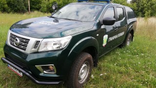 Граничари от Трън задържаха след преследване каналджия и седем чужденци