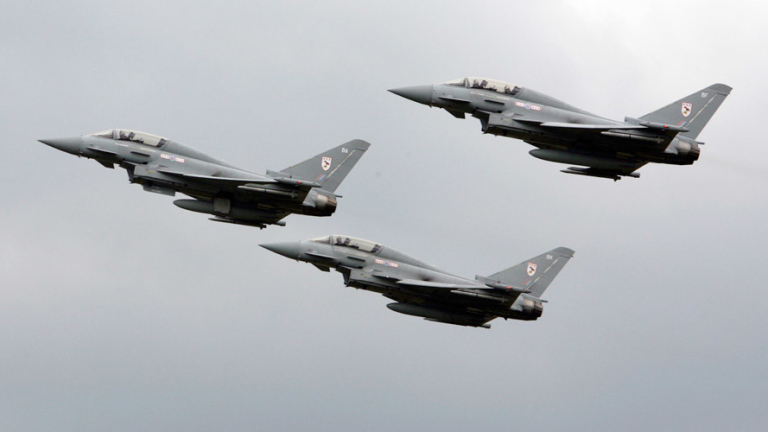 Великобритания вдигна по спешност бойна авиация заради руски изтребител/и