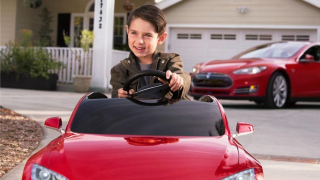 Tesla пуска миниатюрни автомобили за деца