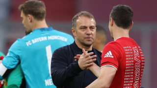 Треньорът на Байерн Мюнхен Ханзи Флик говори след като тимът