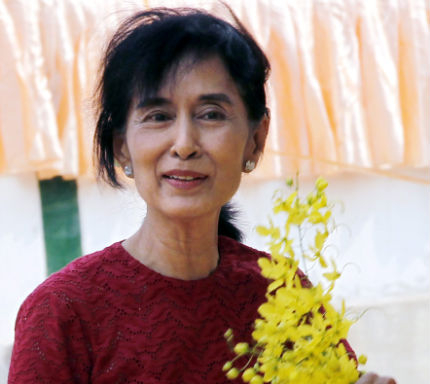 Нобеловият лауреат Аунг Сан Су Чи влиза в парламента на Мианмар