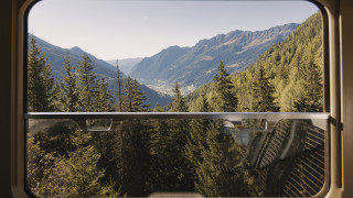 Две жени на 20 и 21 години са скочили в