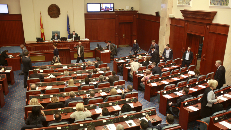 Парламентът на Северна Македония спира работа от 1 април