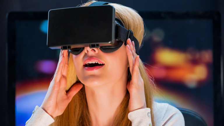 Новите очила за виртуална реалност на Google се задават