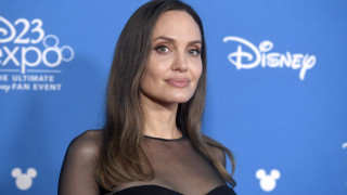 През 2017 г Анджелина Джоли стана рекламно лице на парфюма Mon Guerlain