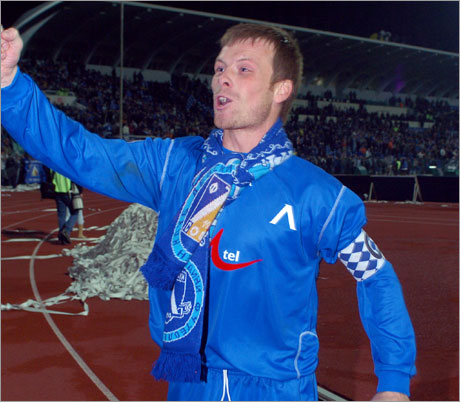 Топузаков пред трансфер в ДЖЕФ Юнайтед