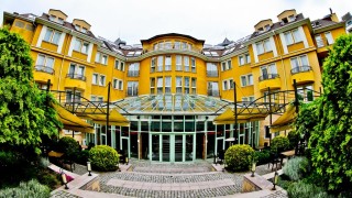Хотелската верига Accor Group която е собственик на хотелите Novotel