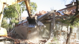 Събориха 16 незаконни постройки в ромския квартал в Асеновград