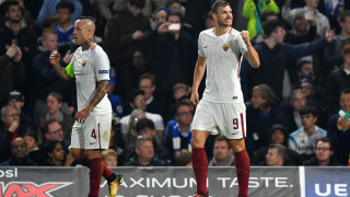 Един Джеко замина за Лондон а на летището нападателят бе