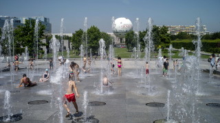 Рекордни температури в Южна Франция Двама души са починали в