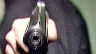 Мъж стреля по дъщеря си с газов пистолет в Кърджали