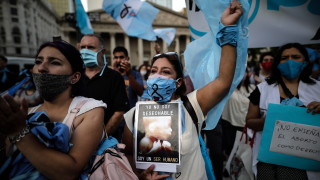Сенатът на Аржентина гледа законопроекта за абортите 