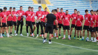 Младежкият национален отбор проведе официалната си тренировка преди утрешната европейска