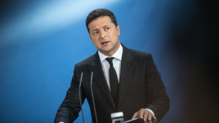 Президентът на Украйна Володимир Зеленски подписа указ за обща мобилизация