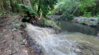 Отпадъчни води се изливат в Дървенишката река в парк Въртопо