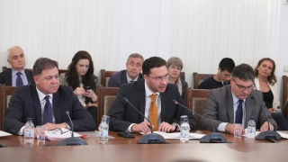 Митов и Ненчев обясниха на депутатите колко голяма е опасността от Русия в Черно море