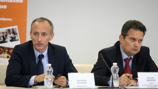 Няма да има увеличение на цените на учебниците за 9 клас, потвърди Красимир Вълчев