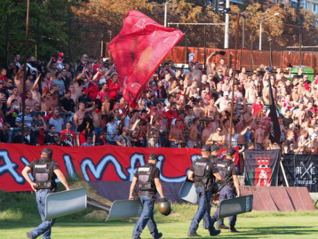 "Червените" фенове събраха над 1000 лв за момче в беда