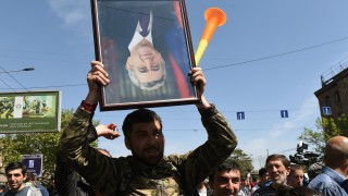 Арменската полиция е задържала 102 ма души на съботните протести