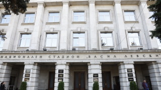 Автомобил гори на буферния паркинг пред националния стадион Васил Левски