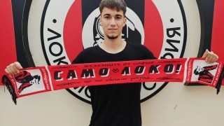 Ерик Манолков подписа първи професионален договор с Локомотив София Крилото