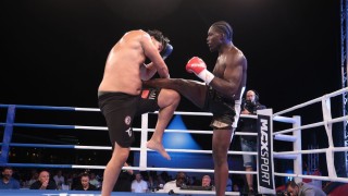 Класа! Джерардо Ати обърна Хамза Оураху, благодарение на нокаут