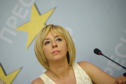 Мая Манолова се развилня и в парламента