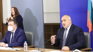 Кой диктува на президента датата за изборите, пита Борисов