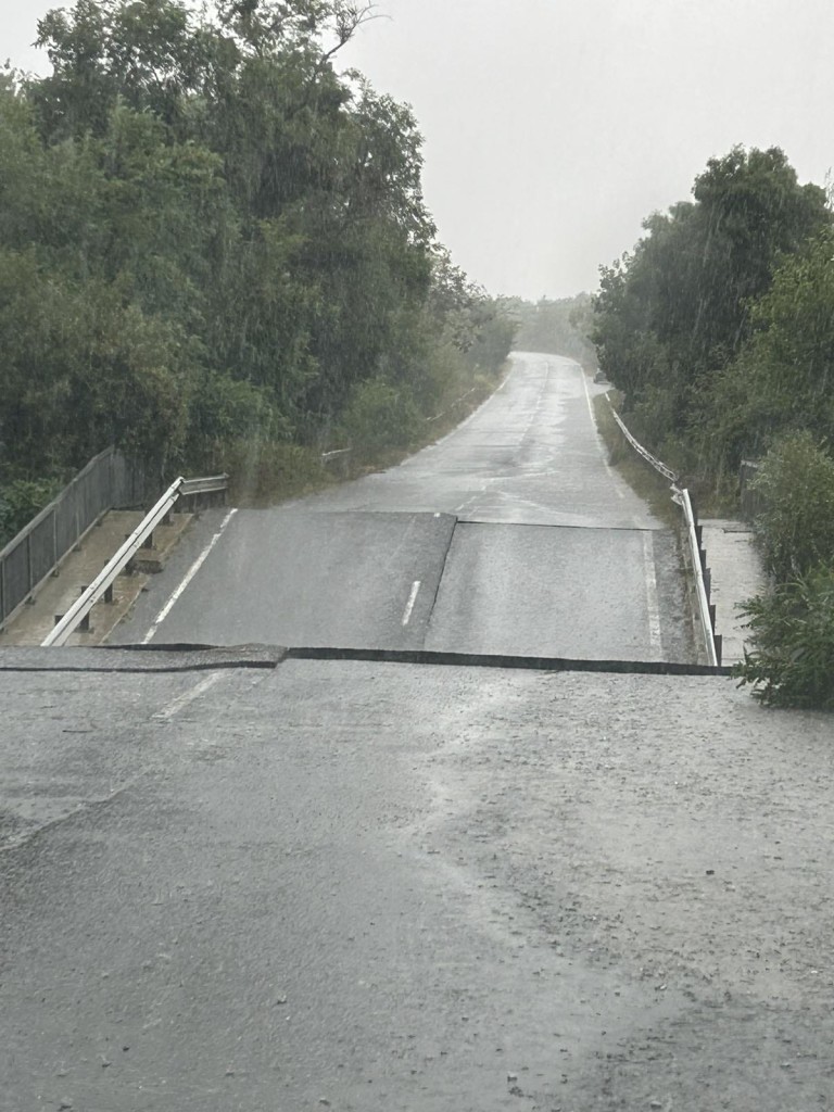  Мостът сред Царево и Ахтопол пропадна 