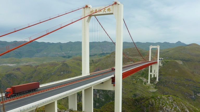 Завърши строежа на най-високия мост в света (ВИДЕО)