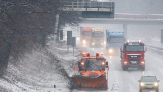 Мощна зимна буря скова Западна Европа, 330 хил. френски домакинства без ток