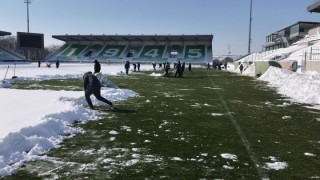 Лудогорец подготвя терена на своя стадион за домакинството на Септември