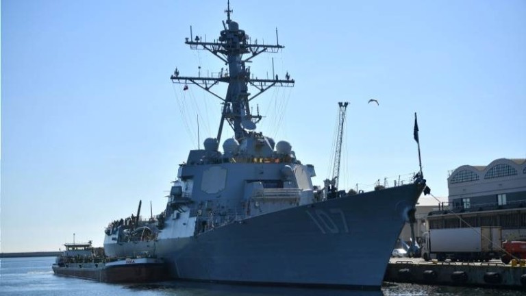 Американски боен кораб спаси танкера "Сентръл парк" от въоръжени мъже