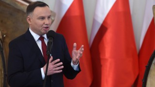 Новото полско правителство ръководено от Доналд Туск прилага реформи в