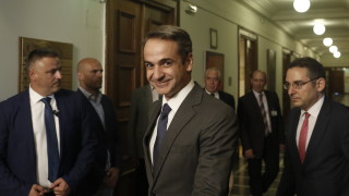 Новото правителство на Гърция обяви че признава лидера на опозицията