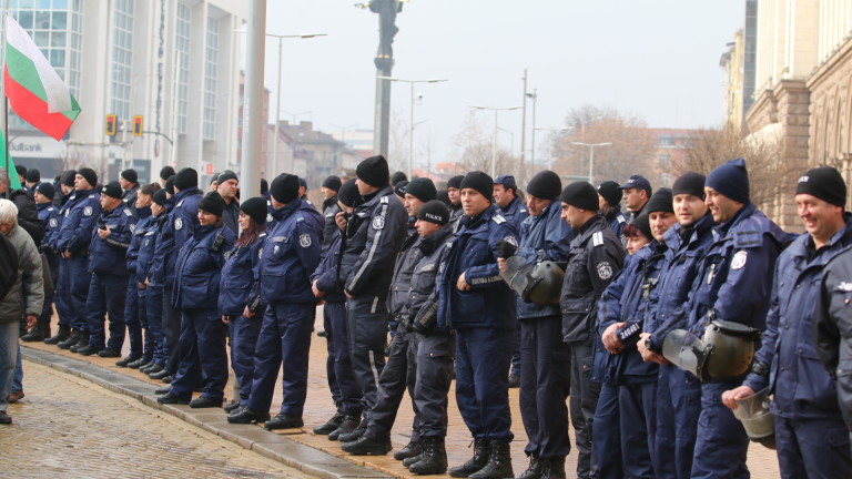 НС прие окончателно промените в Закона за МВР за извънредния труд на полицаите