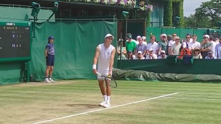 Талантливият български тенисист Иван Иванов продължава с фурора си на