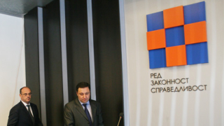 РЗС размахаха данъчните декларации на Плевнелиев