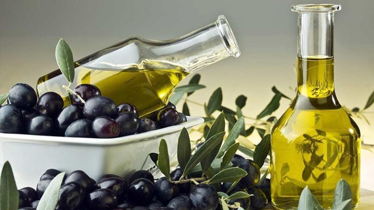 Как италианските компании печелят от гръцкия зехтин